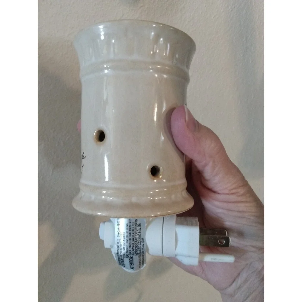 Candle Warmers Pluggable Fragrance Warmer LIVE LAUGH LOVE